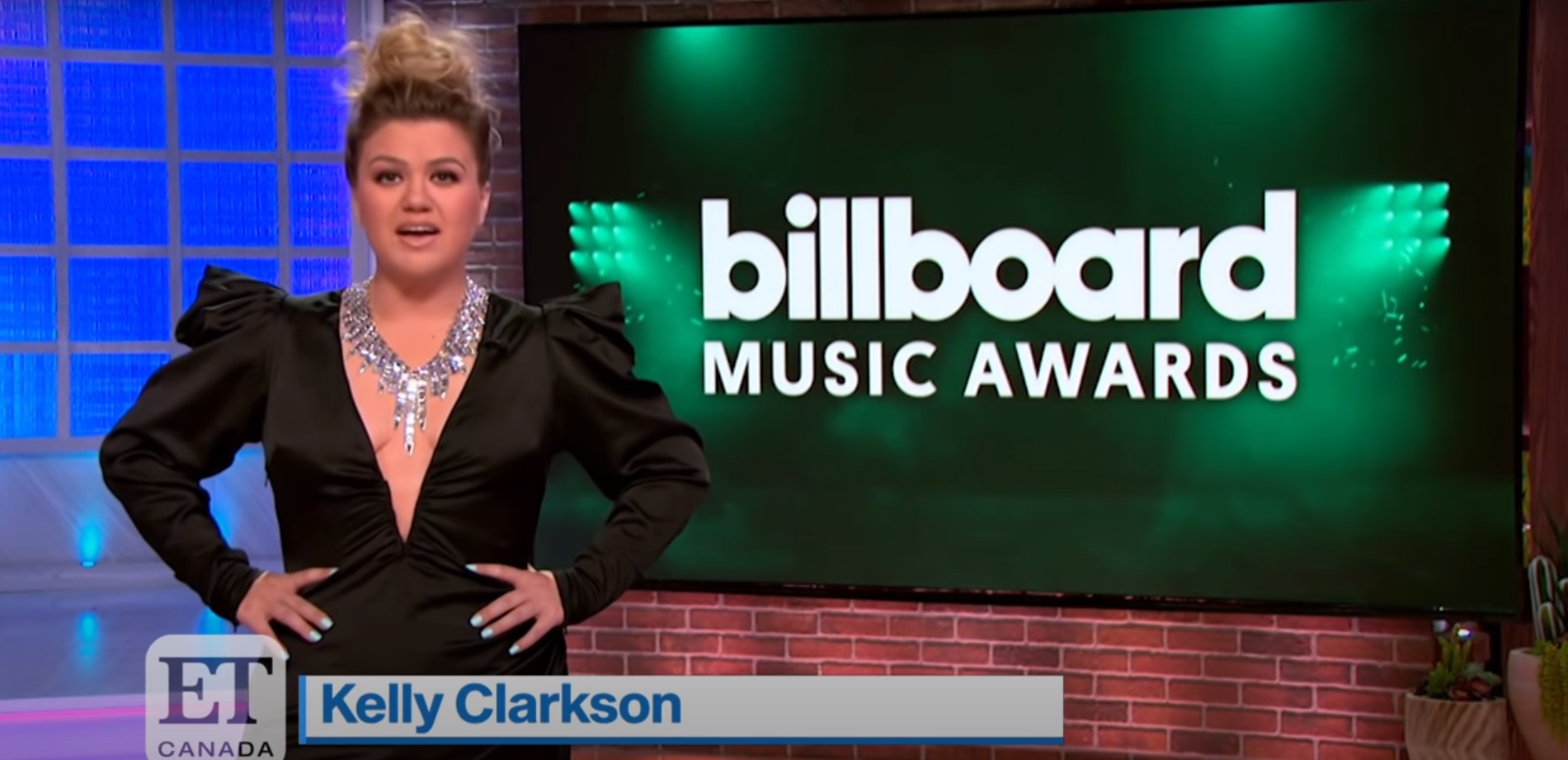Kelly Clarkson is presenting the Billboard Music Awards 2020